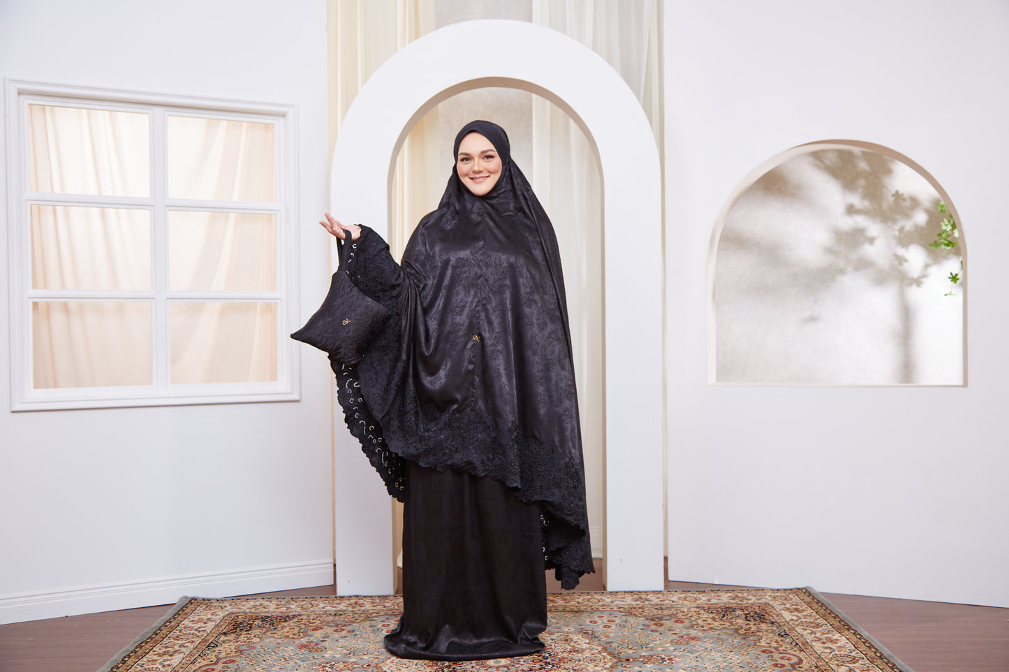 Selena The Graceful Wulan - Black