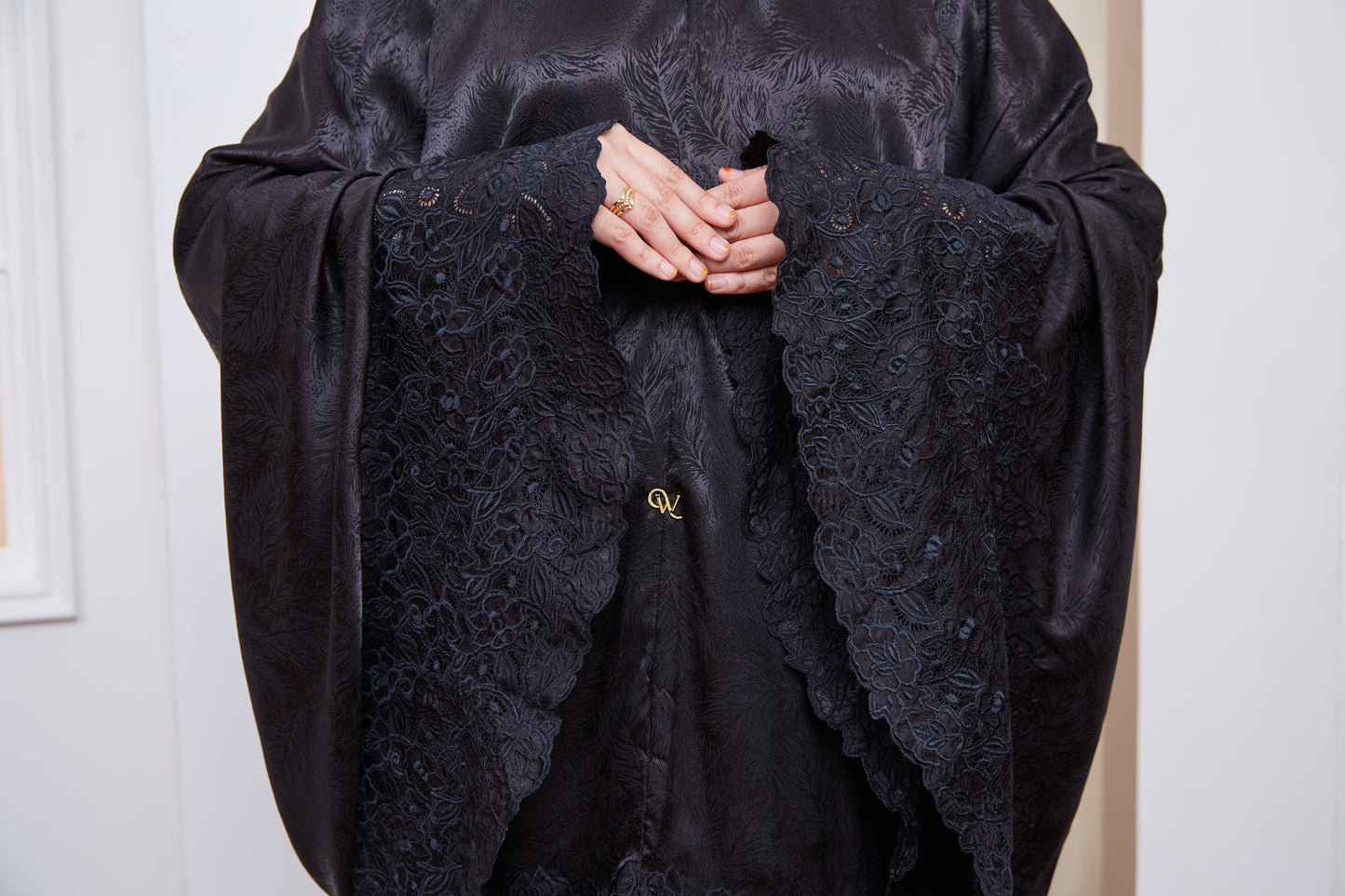 Selena The Graceful Wulan - Black