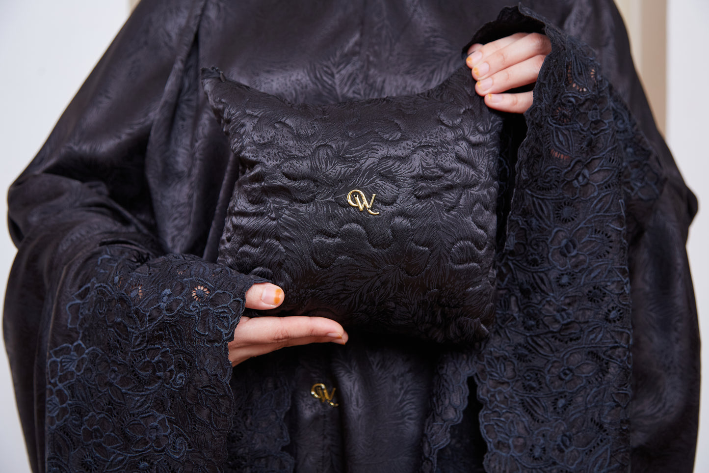 Selena The Graceful Wulan - Black